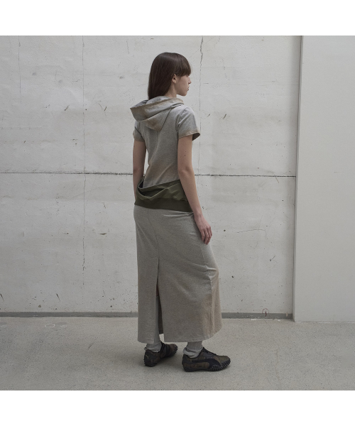 LCDC TM(エルシーディーシーティーエム)の「HOODED TWISTED DRESS (MELANGE GREY)(ワンピース・レディース・ライトグレー・SMALL/MEDIUM)」の3枚目の写真
