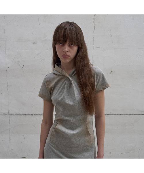 LCDC TM(エルシーディーシーティーエム)の「HOODED TWISTED DRESS (MELANGE GREY)(ワンピース・レディース・ライトグレー・SMALL/MEDIUM)」の4枚目の写真