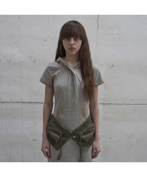 LCDC TM(エルシーディーシーティーエム)の「HOODED TWISTED DRESS (MELANGE GREY)(ワンピース・レディース・ライトグレー・SMALL/MEDIUM)」の6枚目の写真