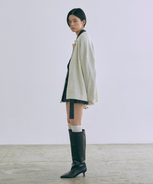 EN NEUME(エンノイム)の「Loose Polo Cardigan(カーディガン/ボレロ・レディース・ブルー/アイボリー/ピンク・FREE)」の17枚目の写真