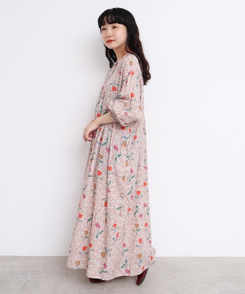 l'atelier du savon(アトリエドサボン)の「ちぎり絵のチューリッププリント ギャザーワンピース(ワンピース・レディース・レッド/グリーン・FREE)」の13枚目の写真