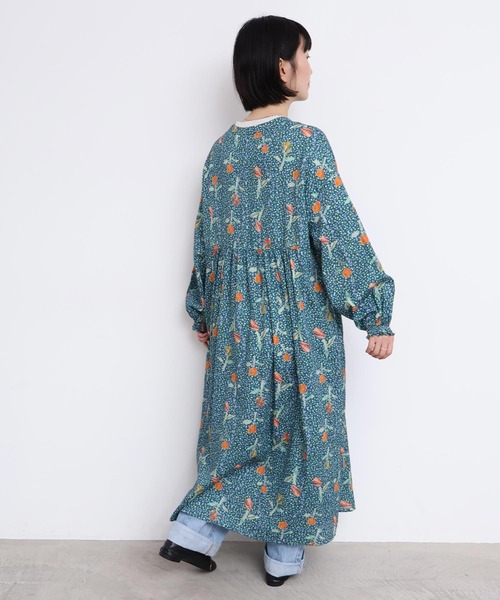 l'atelier du savon(アトリエドサボン)の「ちぎり絵のチューリッププリント ギャザーワンピース(ワンピース・レディース・レッド/グリーン・FREE)」の8枚目の写真