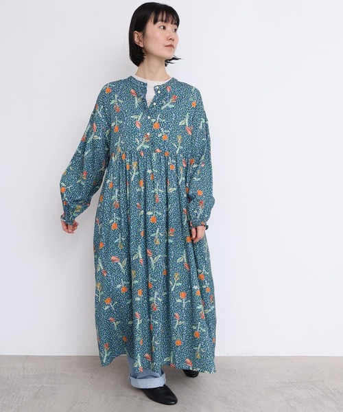 l'atelier du savon(アトリエドサボン)の「ちぎり絵のチューリッププリント ギャザーワンピース(ワンピース・レディース・レッド/グリーン・FREE)」の4枚目の写真