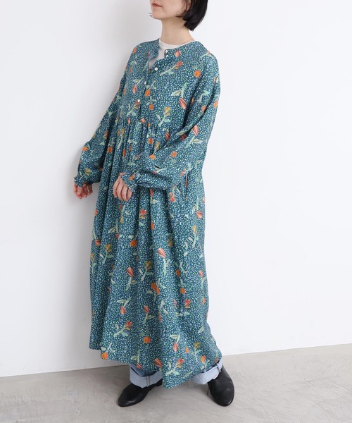 l'atelier du savon(アトリエドサボン)の「ちぎり絵のチューリッププリント ギャザーワンピース(ワンピース・レディース・レッド/グリーン・FREE)」の6枚目の写真