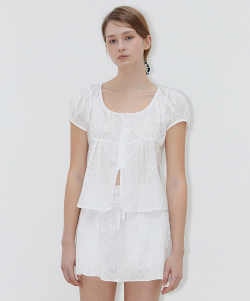 SINOON(シヌーン)の「SHIRRING PUFF BLOUSE (WHITE)(シャツ/ブラウス・レディース・ホワイト・FREE)」の4枚目の写真