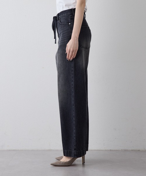Whim Gazette(ウィムガゼット)の「センタープレスブラックデニムパンツ(デニムパンツ・レディース・ブラック・36/38)」の11枚目の写真