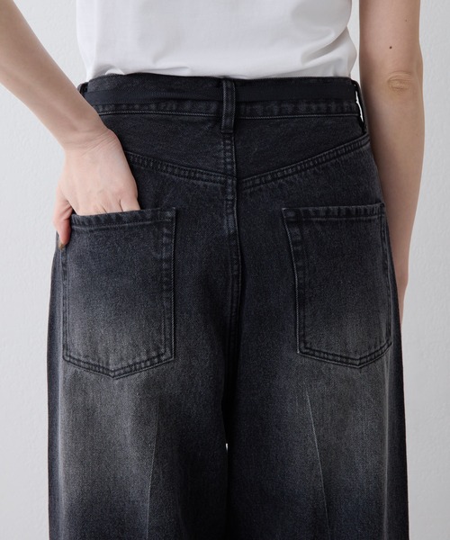 Whim Gazette(ウィムガゼット)の「センタープレスブラックデニムパンツ(デニムパンツ・レディース・ブラック・36/38)」の17枚目の写真