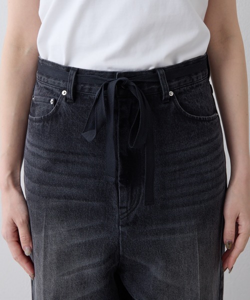 Whim Gazette(ウィムガゼット)の「センタープレスブラックデニムパンツ(デニムパンツ・レディース・ブラック・36/38)」の13枚目の写真