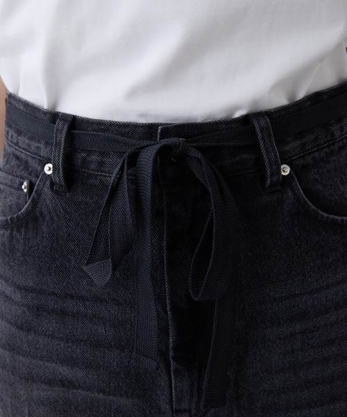 Whim Gazette(ウィムガゼット)の「センタープレスブラックデニムパンツ(デニムパンツ・レディース・ブラック・36/38)」の14枚目の写真