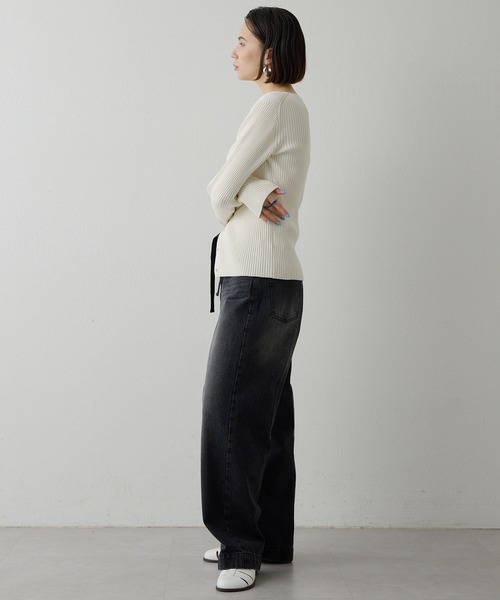 Whim Gazette(ウィムガゼット)の「センタープレスブラックデニムパンツ(デニムパンツ・レディース・ブラック・36/38)」の4枚目の写真