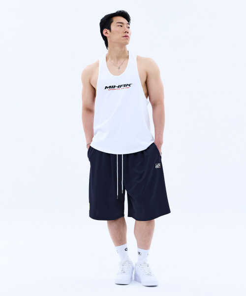 MIHAK(ミハク)の「スポンサー ロゴ ディープ スリーブレス (ホワイト)(Tシャツ/カットソー・メンズ・その他・1/2/3)」の2枚目の写真