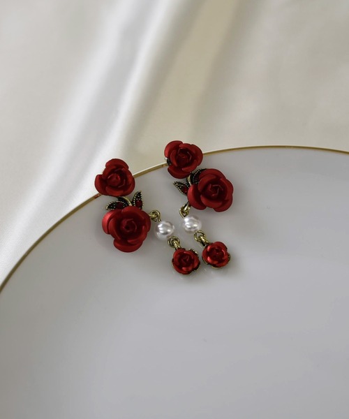 LA MUe(ラミュー)の「【LA MUE】ニッケルフリー ローズ×パール ドロップピアス(ピアス(両耳用)・レディース・ブラック/ブルー/レッド・FREE)」の8枚目の写真