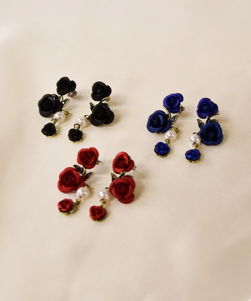 LA MUe(ラミュー)の「【LA MUE】ニッケルフリー ローズ×パール ドロップピアス(ピアス(両耳用)・レディース・ブラック/ブルー/レッド・FREE)」の7枚目の写真