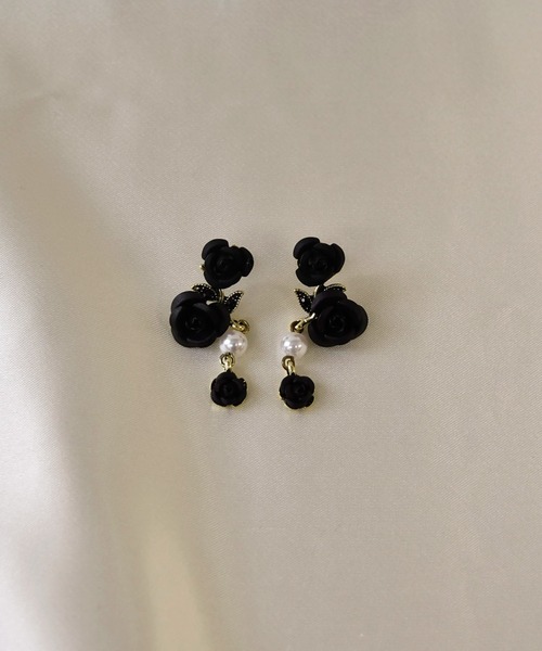 LA MUe(ラミュー)の「【LA MUE】ニッケルフリー ローズ×パール ドロップピアス(ピアス(両耳用)・レディース・ブラック/ブルー/レッド・FREE)」の11枚目の写真