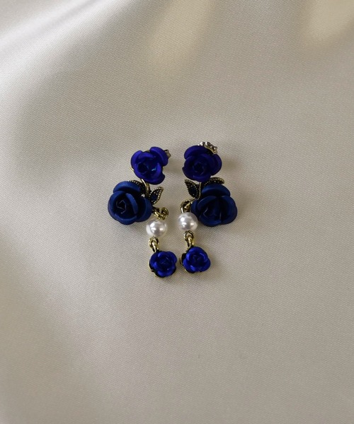 LA MUe(ラミュー)の「【LA MUE】ニッケルフリー ローズ×パール ドロップピアス(ピアス(両耳用)・レディース・ブラック/ブルー/レッド・FREE)」の10枚目の写真