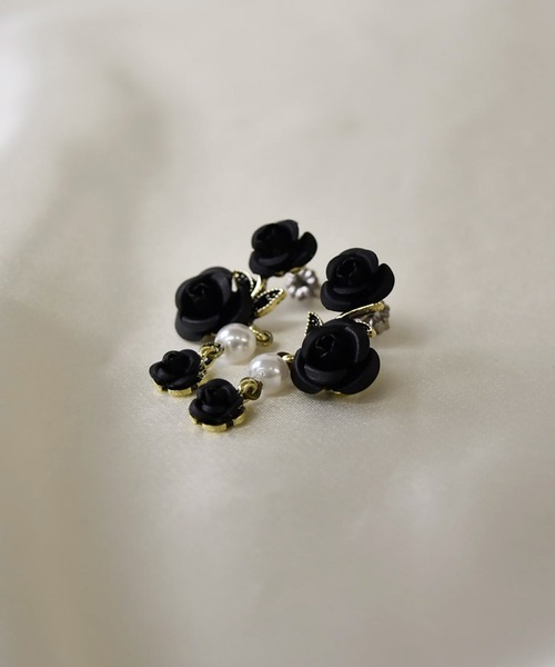 LA MUe(ラミュー)の「【LA MUE】ニッケルフリー ローズ×パール ドロップピアス(ピアス(両耳用)・レディース・ブラック/ブルー/レッド・FREE)」の12枚目の写真