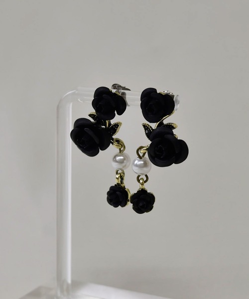 LA MUe(ラミュー)の「【LA MUE】ニッケルフリー ローズ×パール ドロップピアス(ピアス(両耳用)・レディース・ブラック/ブルー/レッド・FREE)」の13枚目の写真