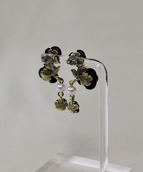 LA MUe(ラミュー)の「【LA MUE】ニッケルフリー ローズ×パール ドロップピアス(ピアス(両耳用)・レディース・ブラック/ブルー/レッド・FREE)」の14枚目の写真