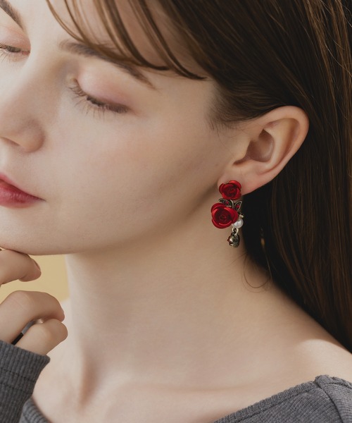 LA MUe(ラミュー)の「【LA MUE】ニッケルフリー ローズ×パール ドロップピアス(ピアス(両耳用)・レディース・ブラック/ブルー/レッド・FREE)」の16枚目の写真