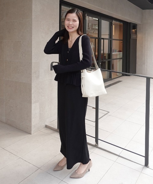 CORNERS（コーナーズ）の「レザーショルダーバッグ【ポーチ付き】（ショルダーバッグ・レディース・ブラック/アイボリー/ダークブラウン/ブラウン・FREE）」の13枚目の写真