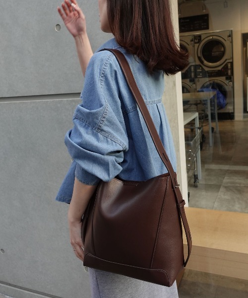 CORNERS（コーナーズ）の「レザーショルダーバッグ【ポーチ付き】（ショルダーバッグ・レディース・ブラック/アイボリー/ダークブラウン/ブラウン・FREE）」の15枚目の写真