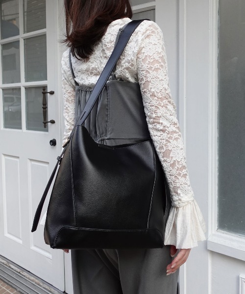 CORNERS（コーナーズ）の「レザーショルダーバッグ【ポーチ付き】（ショルダーバッグ・レディース・ブラック/アイボリー/ダークブラウン/ブラウン・FREE）」の18枚目の写真