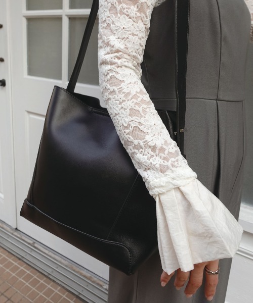 CORNERS（コーナーズ）の「レザーショルダーバッグ【ポーチ付き】（ショルダーバッグ・レディース・ブラック/アイボリー/ダークブラウン/ブラウン・FREE）」の19枚目の写真