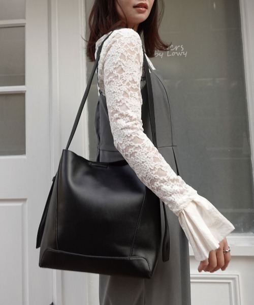 CORNERS（コーナーズ）の「レザーショルダーバッグ【ポーチ付き】（ショルダーバッグ・レディース・ブラック/アイボリー/ダークブラウン/ブラウン・FREE）」の21枚目の写真