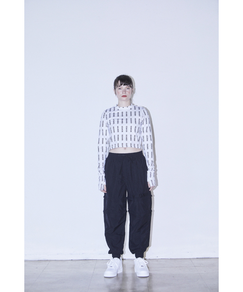 BMUETTE(ビムウィエ)の「ロゴクロップTシャツ(Tシャツ/カットソー・レディース・ブラック/ホワイト・X-SMALL/SMALL)」の3枚目の写真