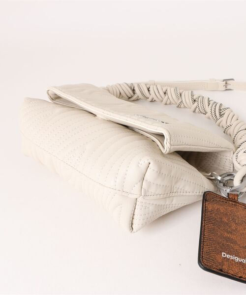 Desigual（デシグアル）の「刺繍ステッチ ホワイト中型ハンドバッグ（ショルダーバッグ・レディース・ホワイト・FREE）」の7枚目の写真