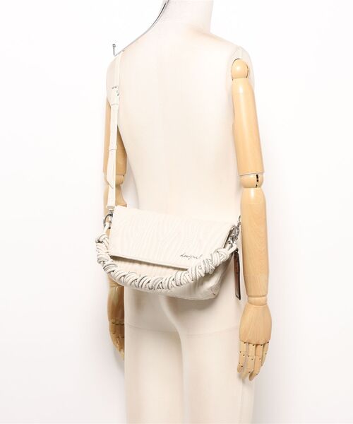 Desigual（デシグアル）の「刺繍ステッチ ホワイト中型ハンドバッグ（ショルダーバッグ・レディース・ホワイト・FREE）」の9枚目の写真