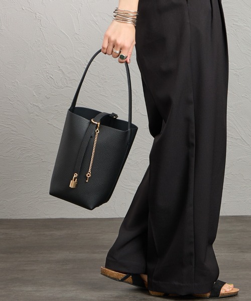 VELETTO（ベレット）の「[VELETTO/ベレット] バケツ型 エコレザートートバッグ（トートバッグ・レディース・ブラウン/ブラック・F）」の2枚目の写真