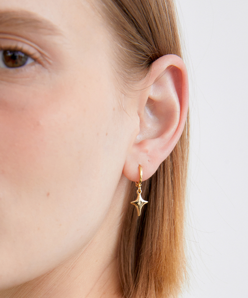 HALDEN（ハルデン）の「hanging star pendant one touch earrings (E039_gold)（ピアス（両耳用）・レディース・その他・FREE）」の2枚目の写真