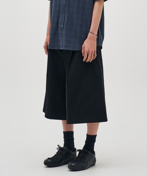 BASEMOMENT(ベースモーメント)の「ロングワイドチノバermudaパンツブラック(その他パンツ・メンズ・その他・MEDIUM/LARGE/X-LARGE)」の1枚目の写真