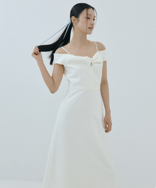 LUCIR ZU(ルシールズ)の「Romantic Twist Strap Dress (ivory)(ワンピース・レディース・その他・SMALL/MEDIUM)」の1枚目の写真