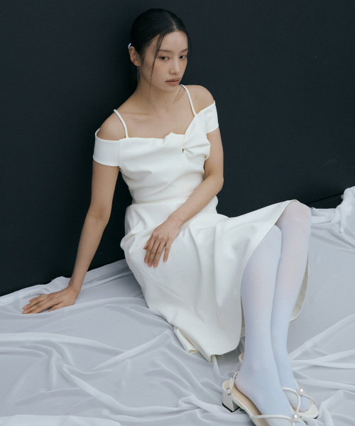 LUCIR ZU(ルシールズ)の「Romantic Twist Strap Dress (ivory)(ワンピース・レディース・その他・SMALL/MEDIUM)」の2枚目の写真