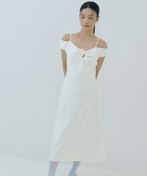 LUCIR ZU(ルシールズ)の「Romantic Twist Strap Dress (ivory)(ワンピース・レディース・その他・SMALL/MEDIUM)」の3枚目の写真