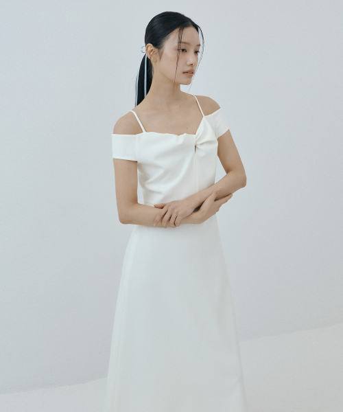 LUCIR ZU(ルシールズ)の「Romantic Twist Strap Dress (ivory)(ワンピース・レディース・その他・SMALL/MEDIUM)」の4枚目の写真