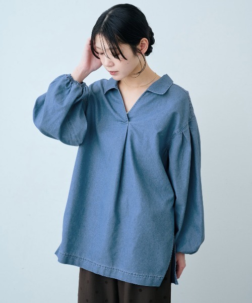 IEDIT（イディット）の「ＩＥＤＩＴ　スキッパーネックがこなれ見え　デニムプルオーバーブラウス（シャツ/ブラウス・レディース・チャコールグレー/ライトブルー・M/L/LL/3L/S）」の8枚目の写真