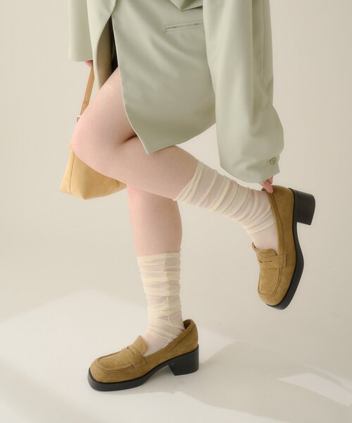 Kastane(カスタネ)の「【4色展開】シアーハイソックス(ソックス/靴下・レディース・アイボリー/ブラック/サーモンピンク/ホワイト・FREE)」の3枚目の写真