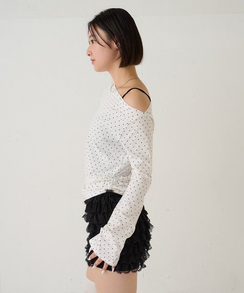 WHO'S WHO gallery（フーズフーギャラリー）の「スタッズオフショルL/Sトップス(ドット/ボーダー)（Tシャツ/カットソー・レディース・チャコールグレー/ブラック/ホワイト/ホワイト系その他・FREE）」の8枚目の写真