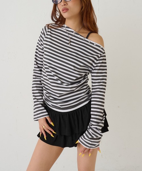 WHO'S WHO gallery（フーズフーギャラリー）の「スタッズオフショルL/Sトップス(ドット/ボーダー)（Tシャツ/カットソー・レディース・チャコールグレー/ブラック/ホワイト/ホワイト系その他・FREE）」の2枚目の写真