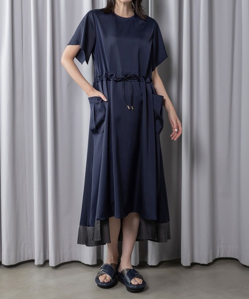 MARECHAL TERRE(マルシャルテル)の「裾プリーツワンピース(ワンピース・レディース・ネイビー/グリーン系その他/ブラック/アイボリー・MEDIUM)」の4枚目の写真