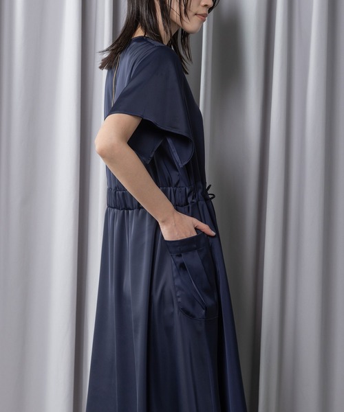MARECHAL TERRE(マルシャルテル)の「裾プリーツワンピース(ワンピース・レディース・ネイビー/グリーン系その他/ブラック/アイボリー・MEDIUM)」の7枚目の写真