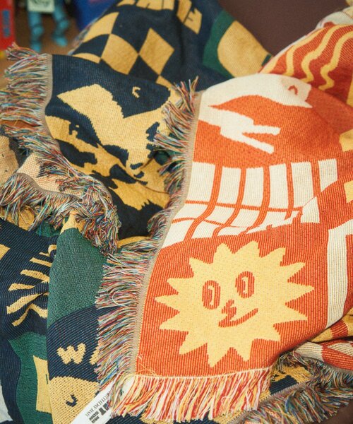 BIRTHDAY BAR（バースデイバー）の「【クリエイター「FLINT MASON」× BIRTHDAY BAR 初コラボ！】POTLUCK PASTA PARTYスローケット（ブランケット・レディース・オレンジ/グリーン・0）」の5枚目の写真