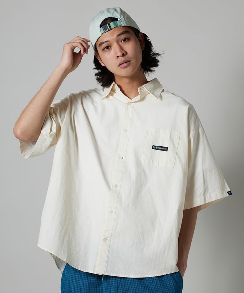OK YESTERDAY（オッケーイエスタデイ）の「OK YESTERDAY / オーケー イエスタデイ ショートスリーブ スタンダードシャツ / SHORT-SLEEVE STANDARD SHIRT 2026年 夏 夏服（シャツ/ブラウス・メンズ・ブルー/ブラック系その他/ホワイト/ブラック/ネイビー・L/M）」の2枚目の写真