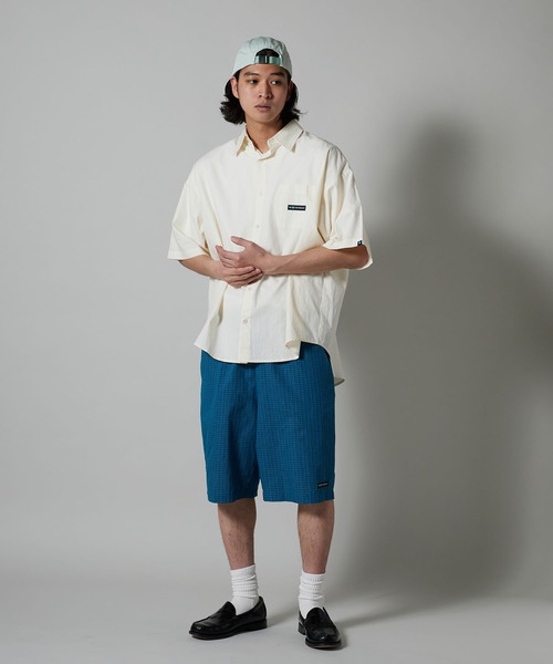 OK YESTERDAY（オッケーイエスタデイ）の「OK YESTERDAY / オーケー イエスタデイ ショートスリーブ スタンダードシャツ / SHORT-SLEEVE STANDARD SHIRT 2026年 夏 夏服（シャツ/ブラウス・メンズ・ブルー/ブラック系その他/ホワイト/ブラック/ネイビー・L/M）」の13枚目の写真