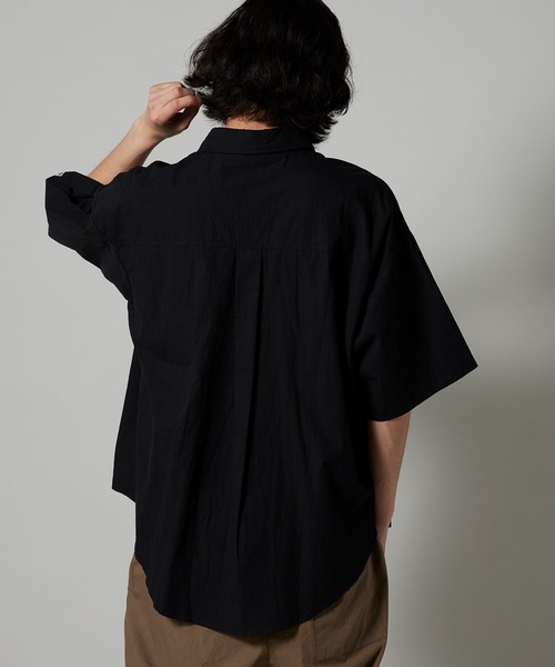 OK YESTERDAY（オッケーイエスタデイ）の「OK YESTERDAY / オーケー イエスタデイ ショートスリーブ スタンダードシャツ / SHORT-SLEEVE STANDARD SHIRT 2026年 夏 夏服（シャツ/ブラウス・メンズ・ブルー/ブラック系その他/ホワイト/ブラック/ネイビー・L/M）」の18枚目の写真