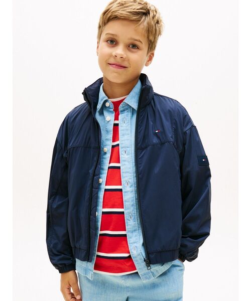 TOMMY HILFIGER（トミーヒルフィガー）の「KIDS ウィンドブレーカージャケット（ナイロンジャケット・キッズ・マルチ・130cm/160cm/150cm/140cm）」の2枚目の写真