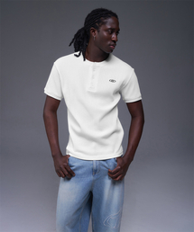 BORN TO WIN（ボーントゥウィン）の「B PENDANT HENRY NECK MUSCLE FIT T-SHIRTS [WHITE]（Tシャツ/カットソー）」